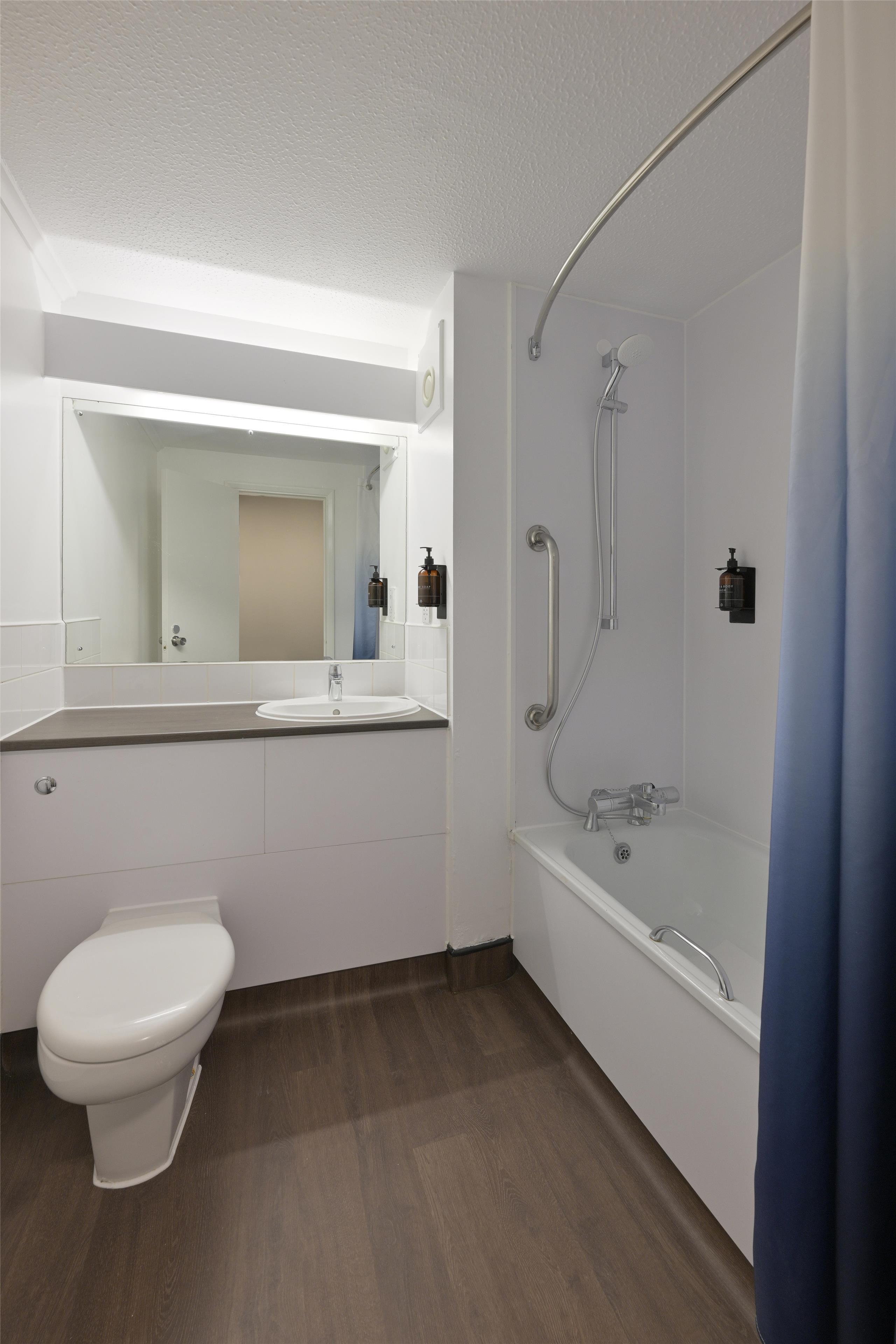 Travelodge Medway M2 28/28