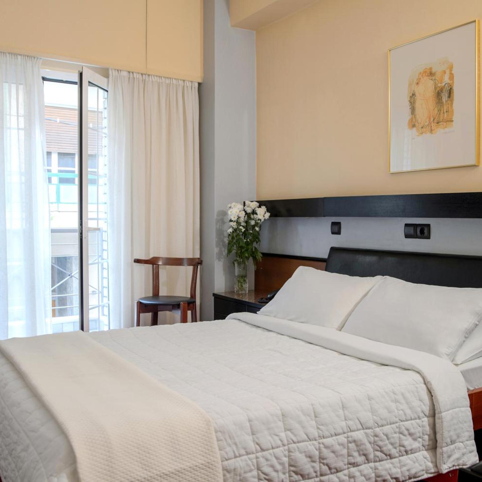 Room, Double Bed, Small Balcony, Victory Inn 6/10