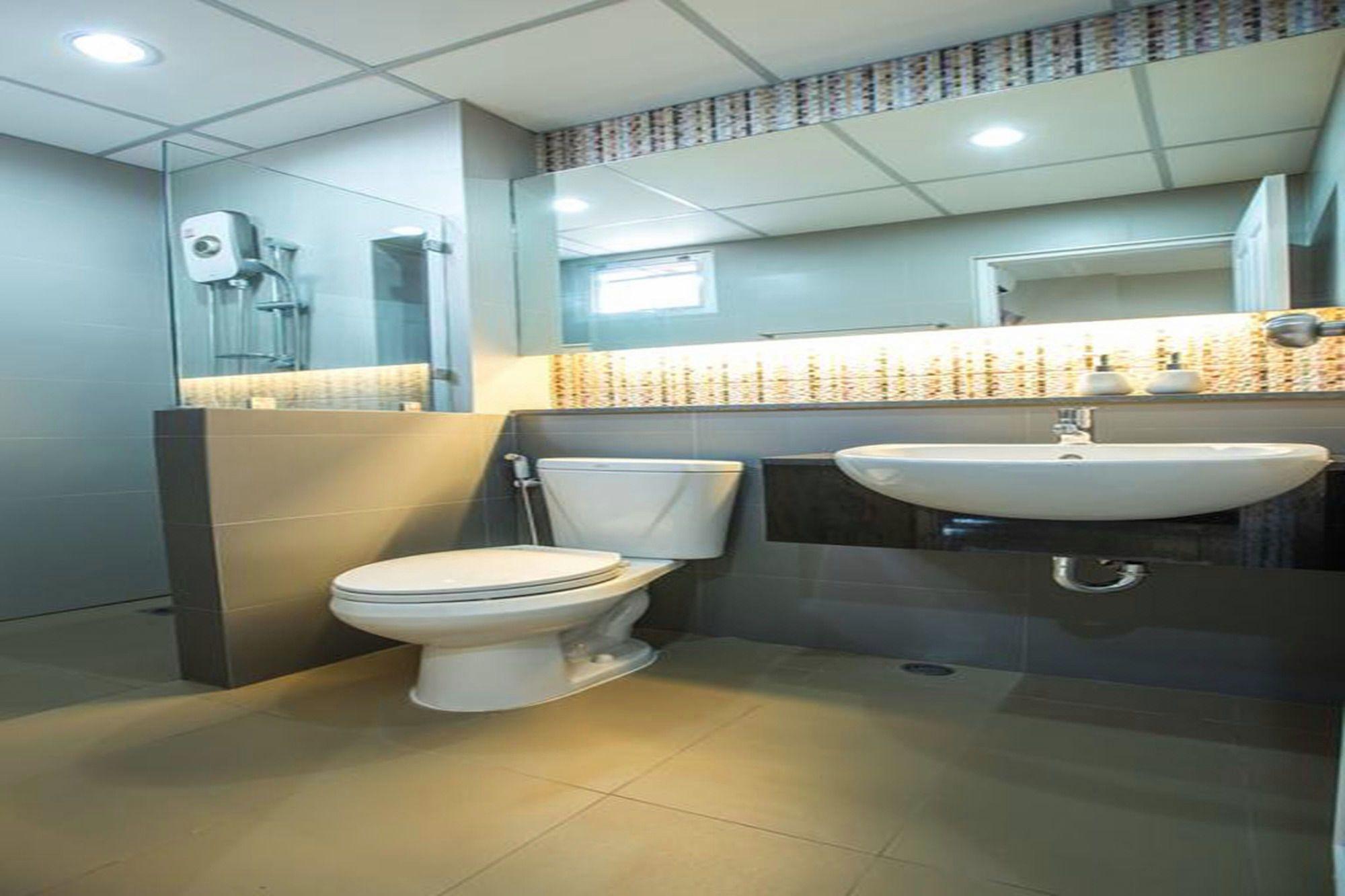 Central Place Serviced Apartment Angsila 70/71