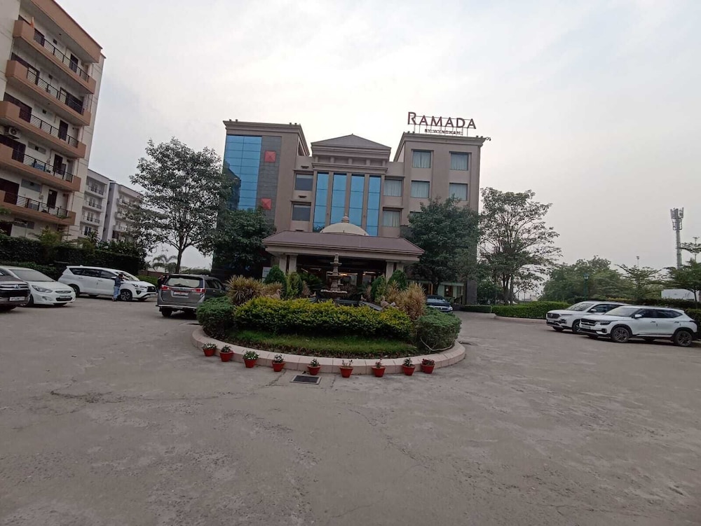 Ramada by Wyndham Varanasi Katesar 23/31