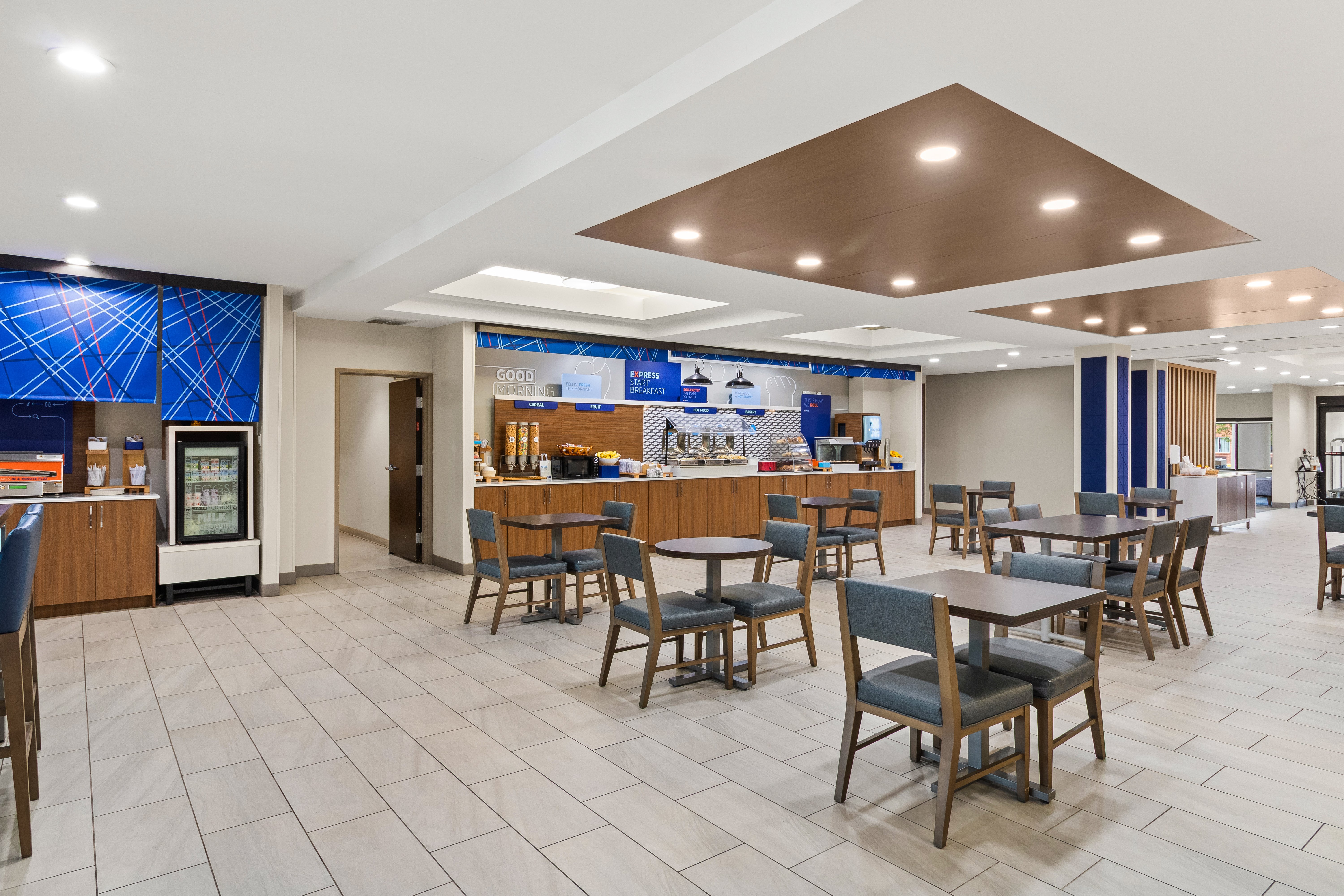 Holiday Inn Express Hotel And Suites Fairmont 50/64