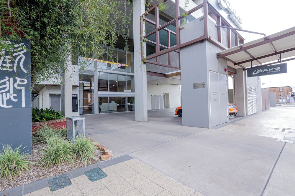 Oaks Toowoomba Hotel 64/70