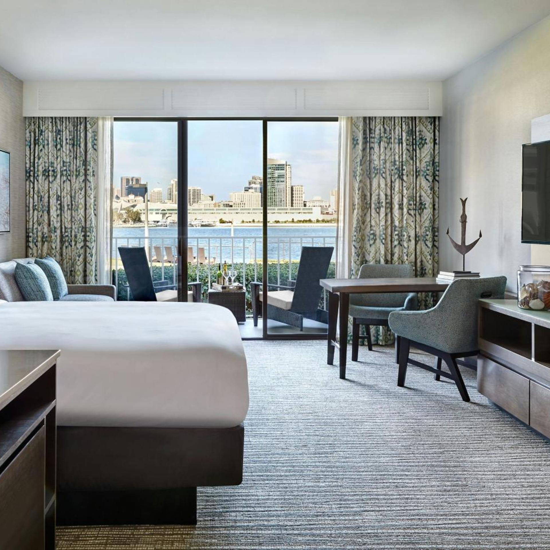 Room, King Bed, Bay View, Bathtub, Accessible