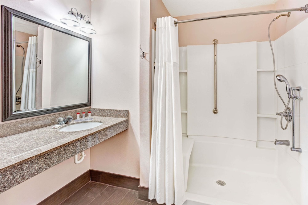 Ramada By Wyndham Murfreesboro 6/24