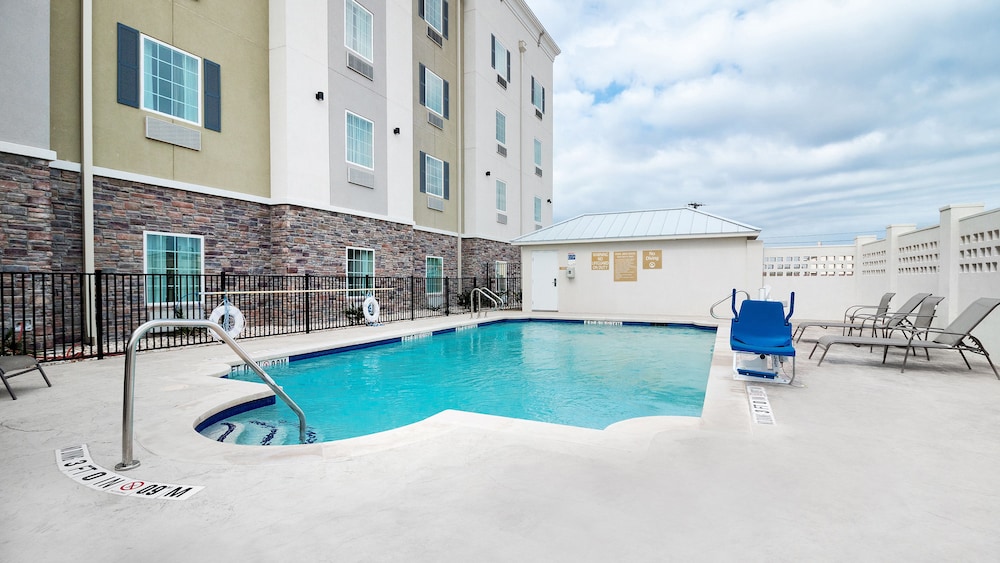 Candlewood Suites Waco 1/58