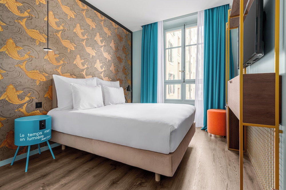 BUSINESS, DOUBLE BED