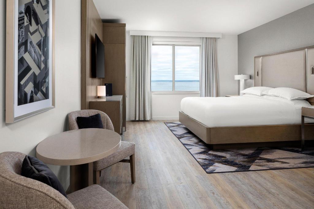Guest Room, Executive, King Bed