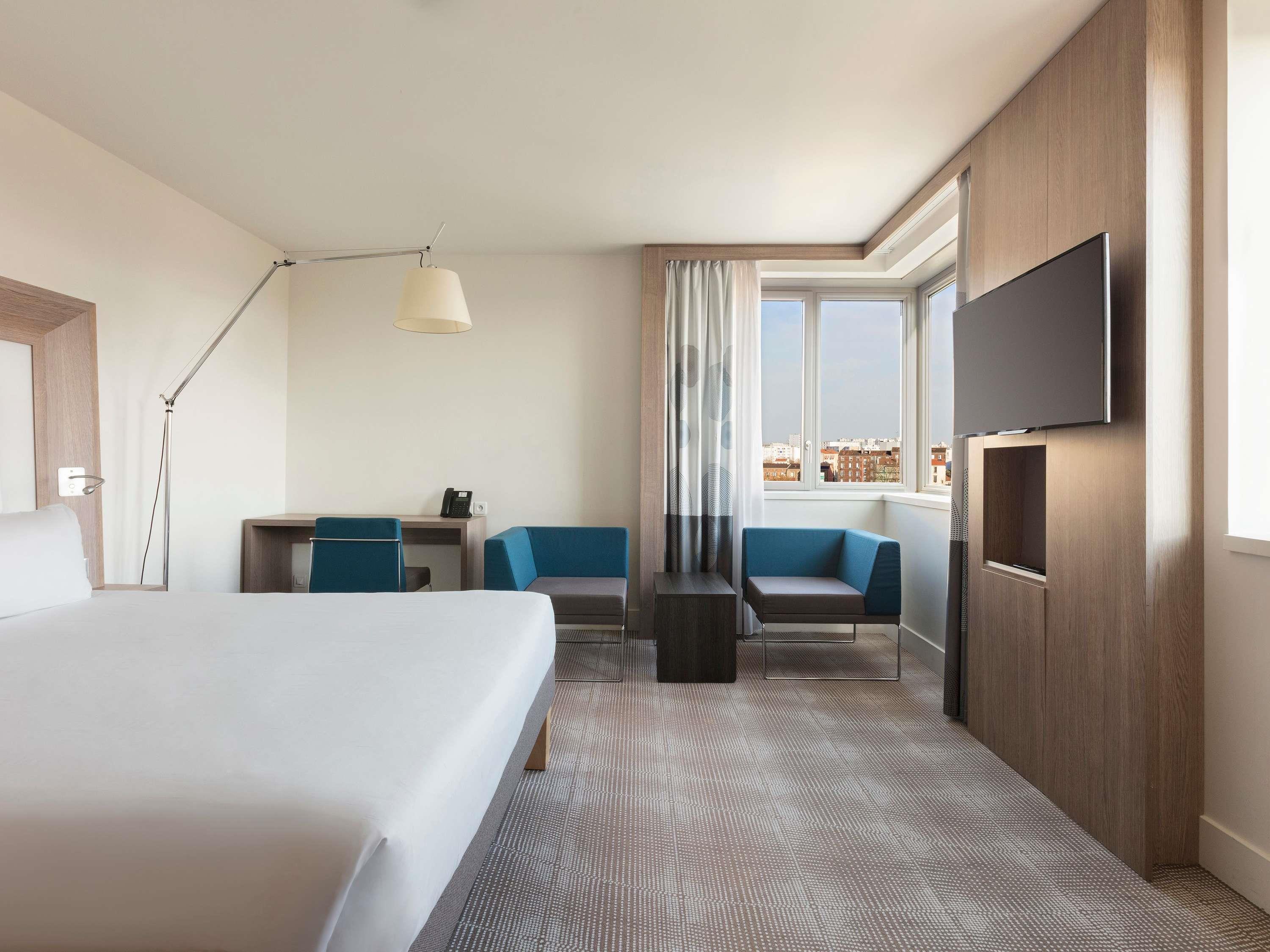 Deluxe, Double Bed, Eiffel View, Sofa