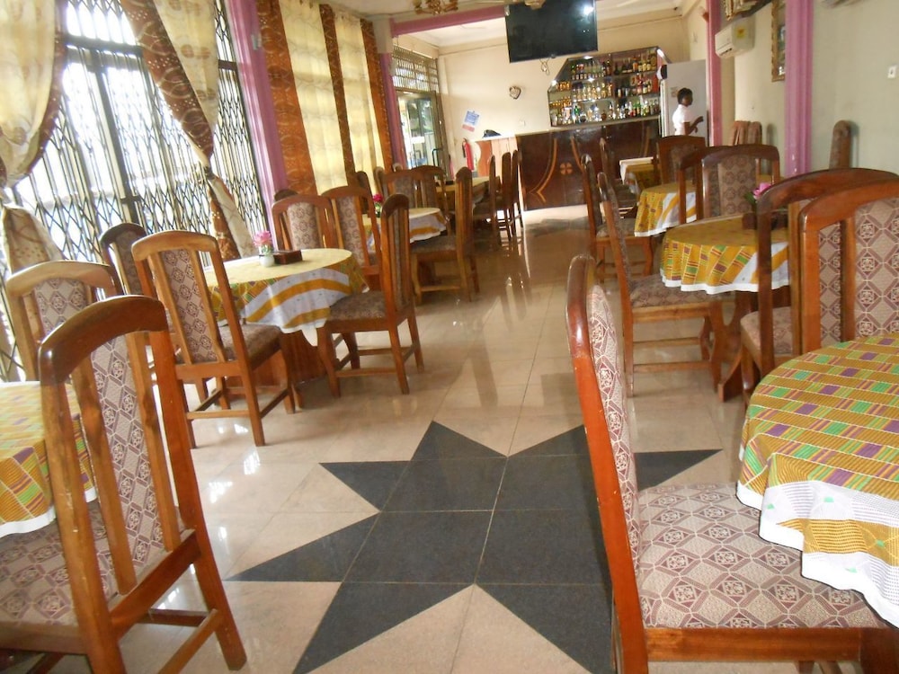 Nicolizy Hotel 25/28