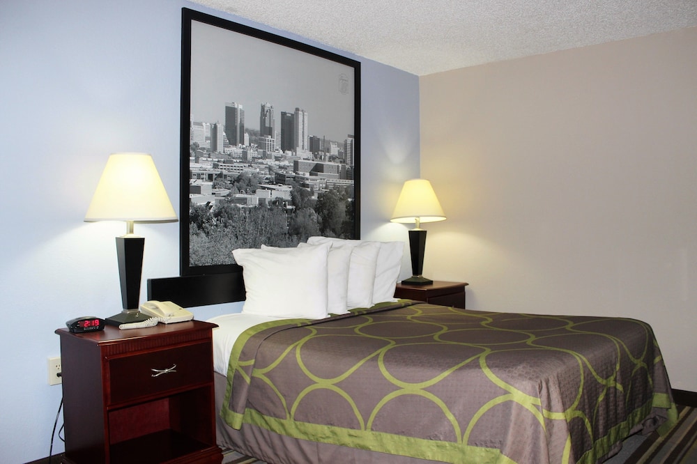 Super 8 by Wyndham Tuscaloosa 23/47