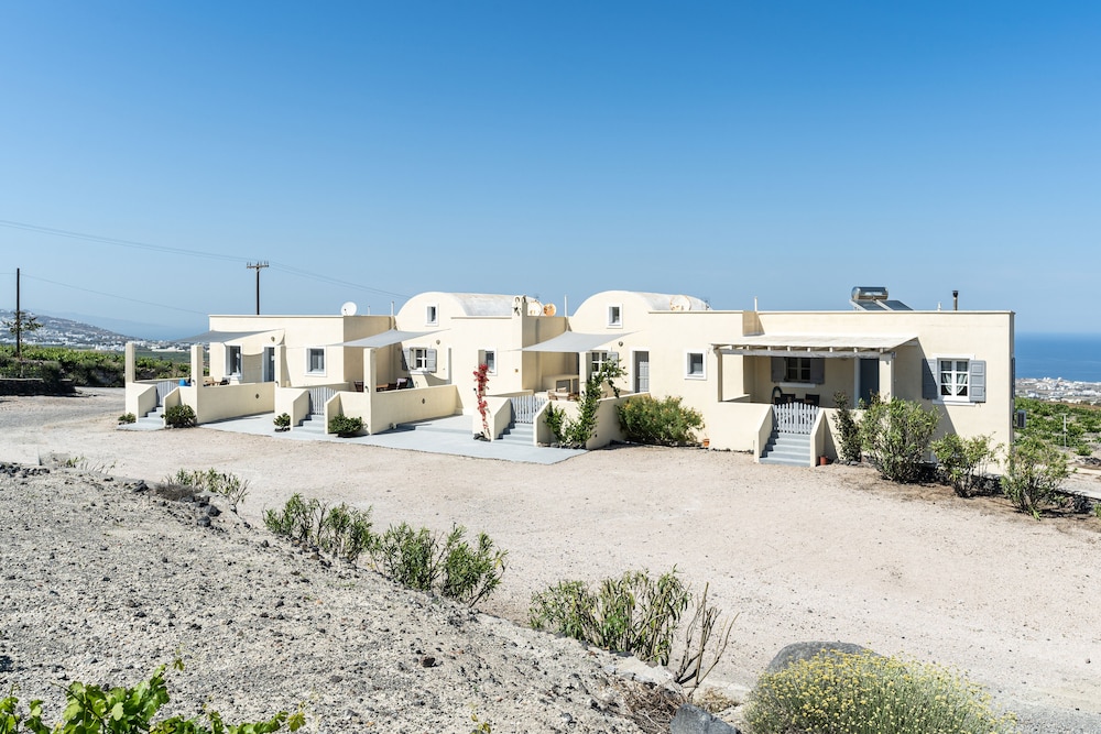 Ampelonas Executive Houses 1/47