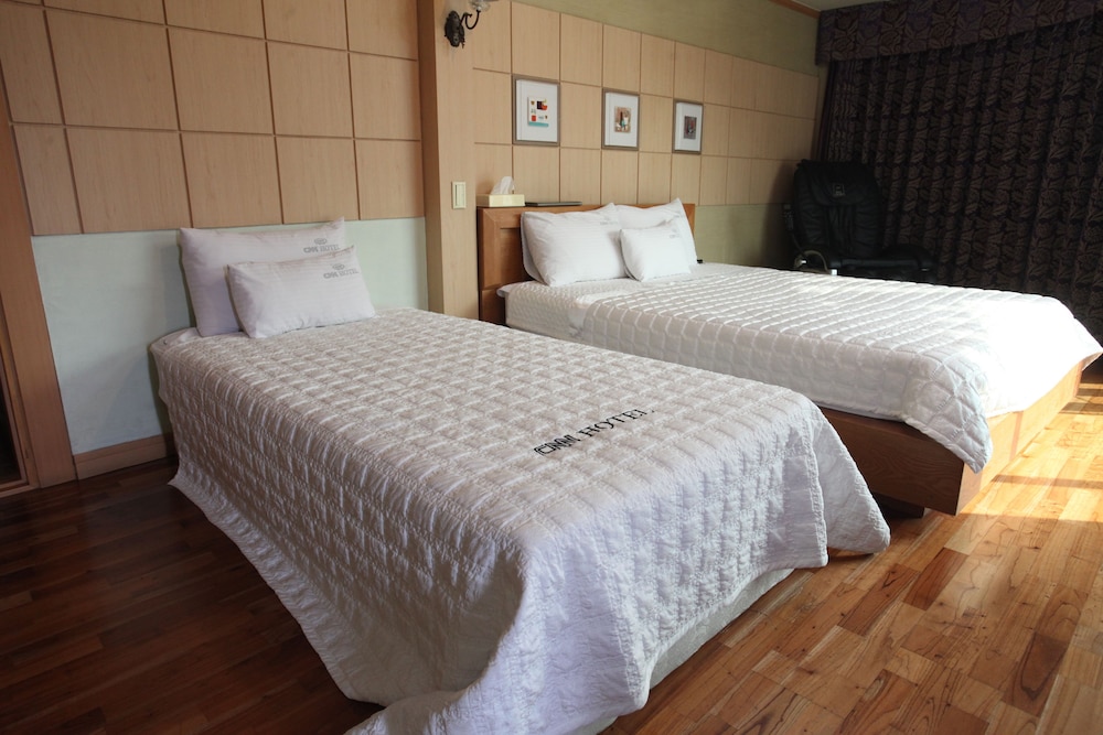 CNN Hotel 5/50