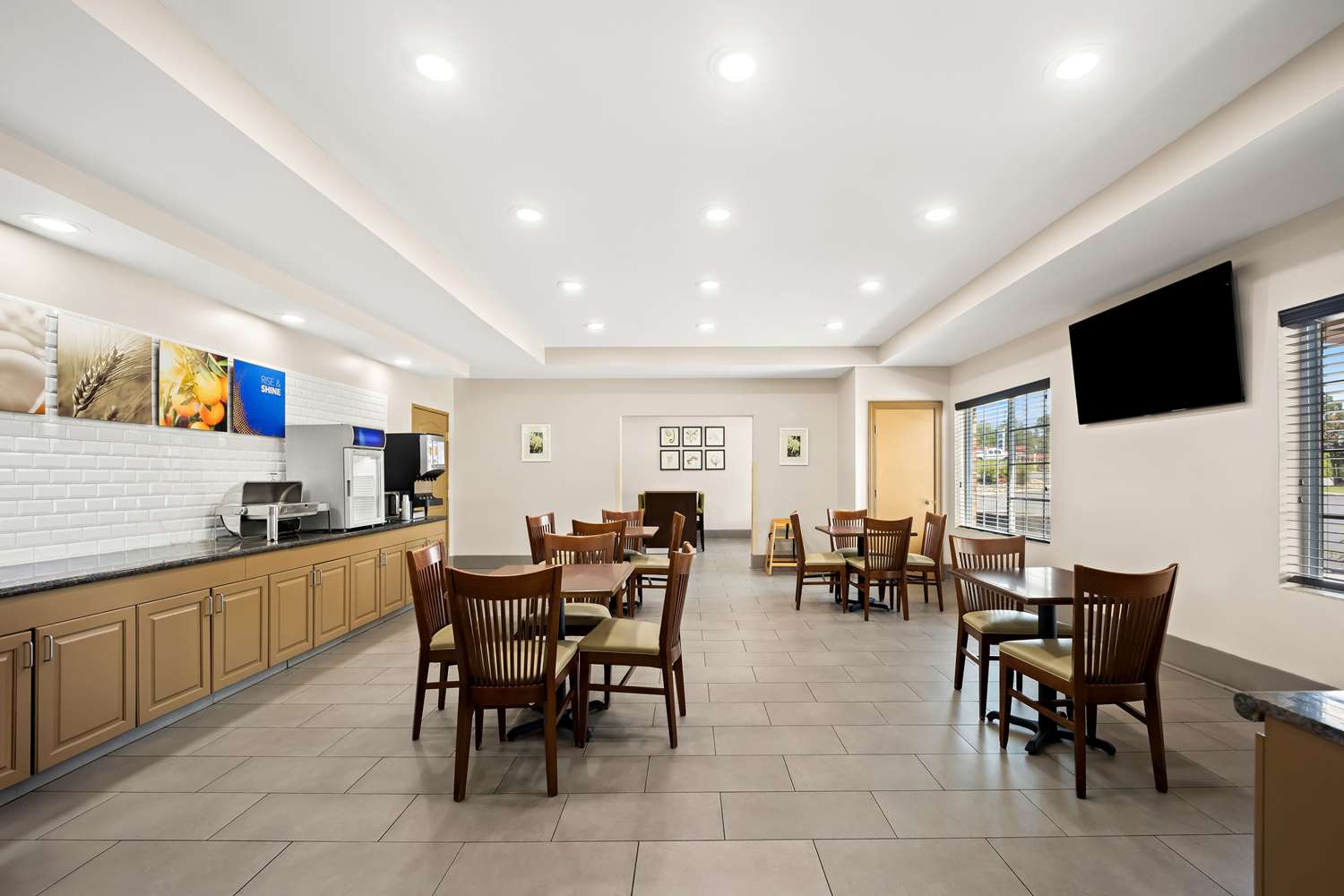 Comfort Inn and Suites High Point - Archdale 24/35