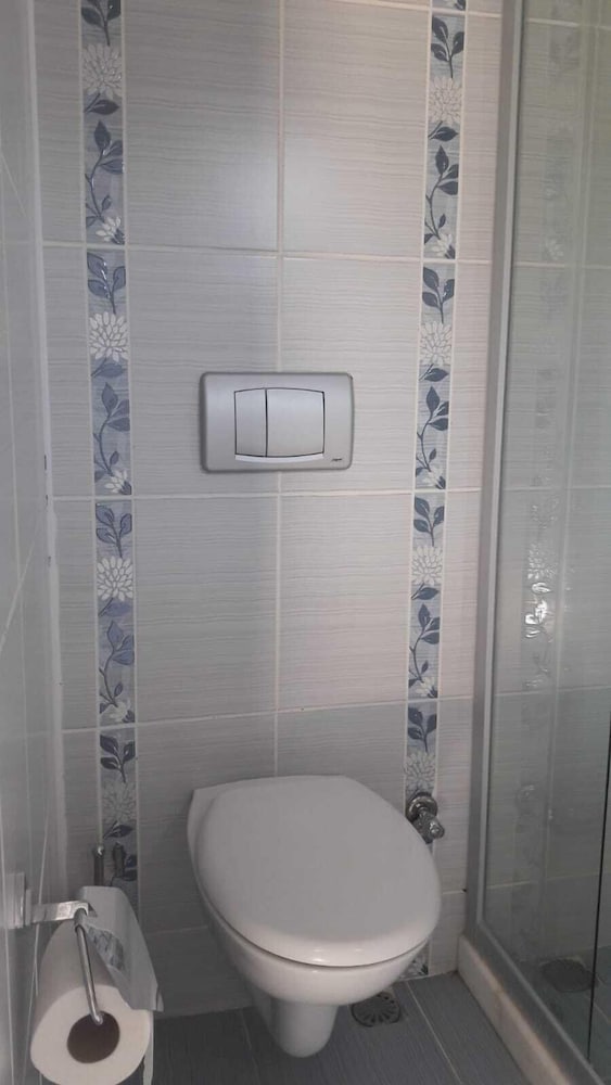 1 BEDROOM, STANDARD, SINGLE