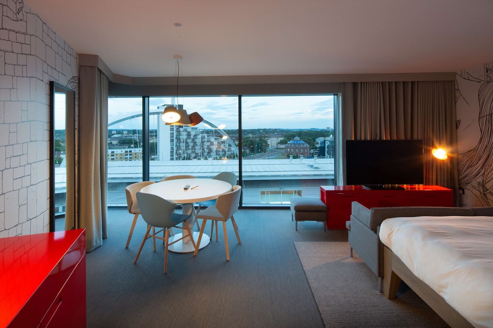 Radisson Red Glasgow 47/67