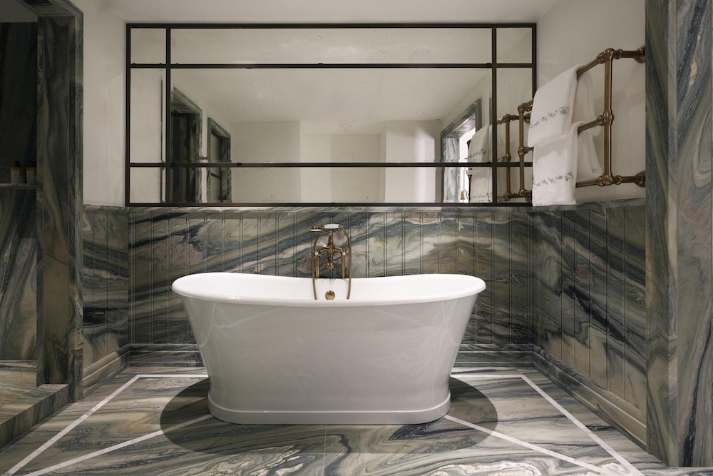 Botanic, Suite, Twin Beds, Sofa, Villa San Michele A Belmond Hotel Florence 5/9