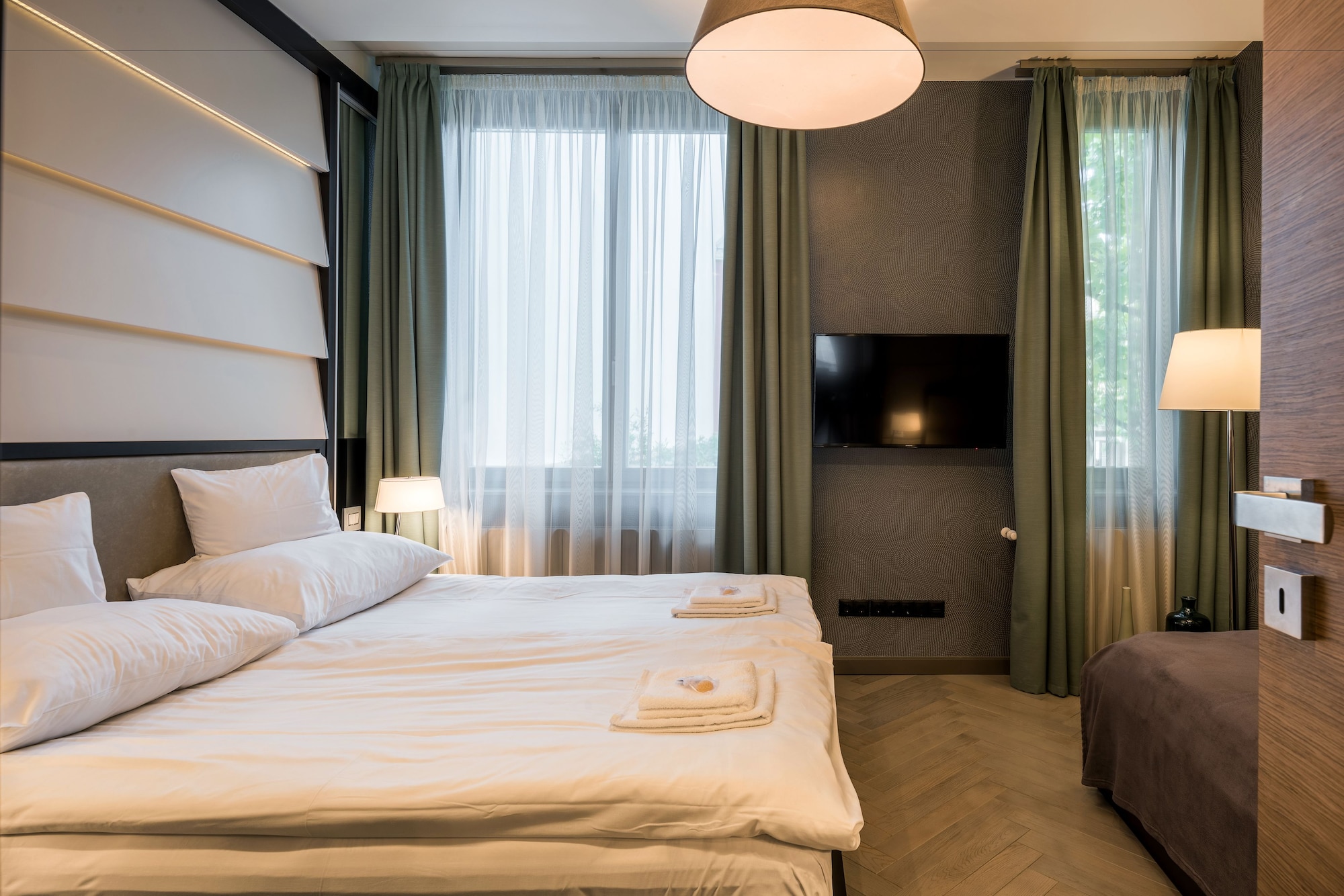 2 BEDROOMS, SUPERIOR, APARTMENT