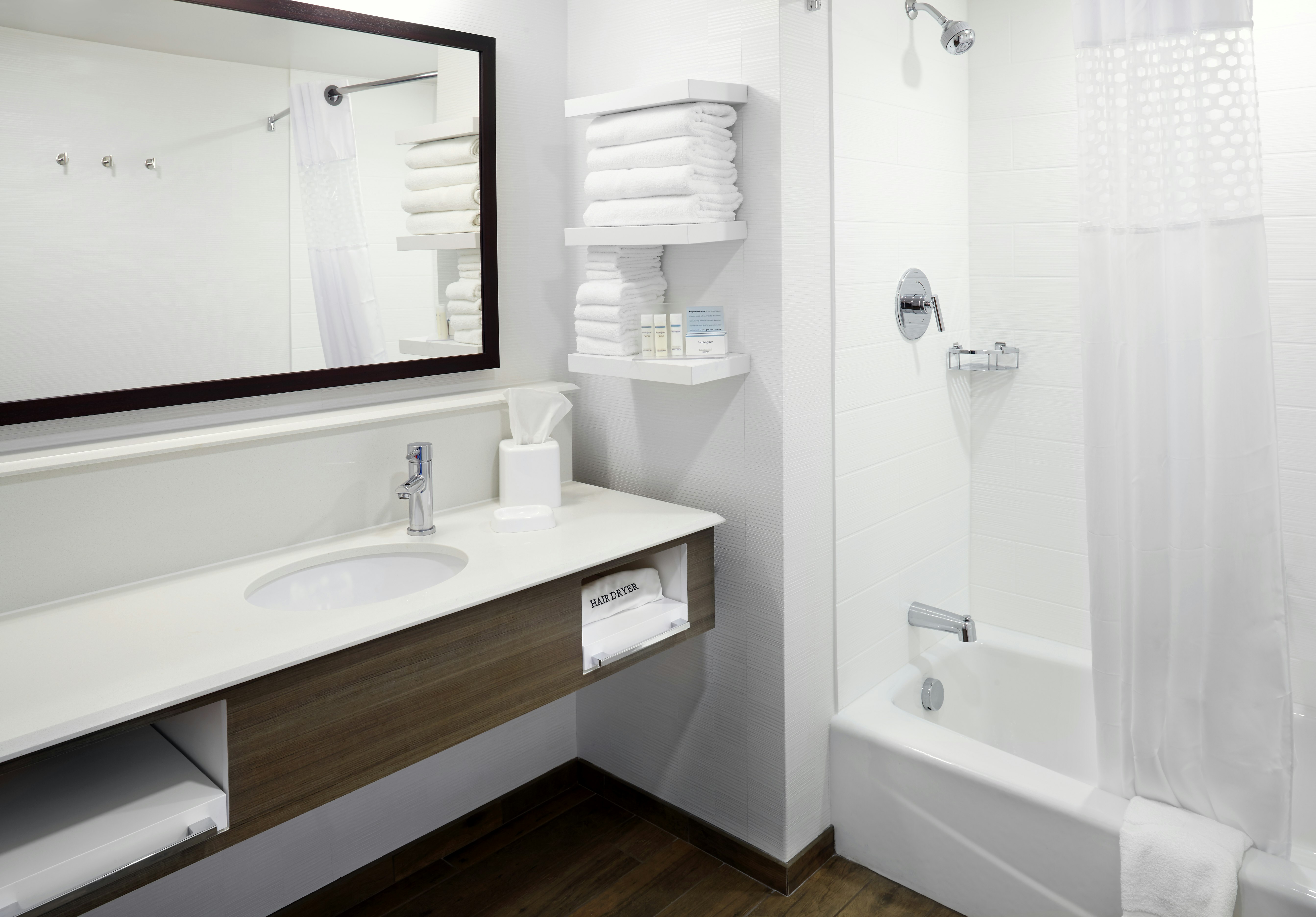 Hampton Inn Suites Pittsburgh Airport South Settlers Ridge 60/60