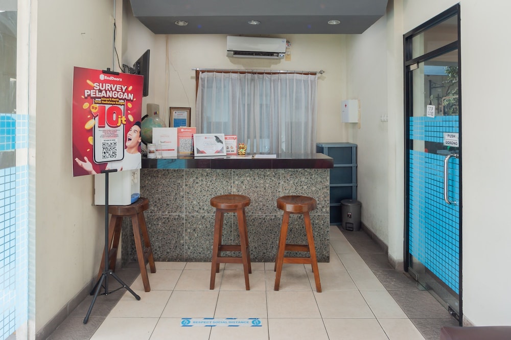 Reddoorz Plus Near Universitas Indonesia 39/50