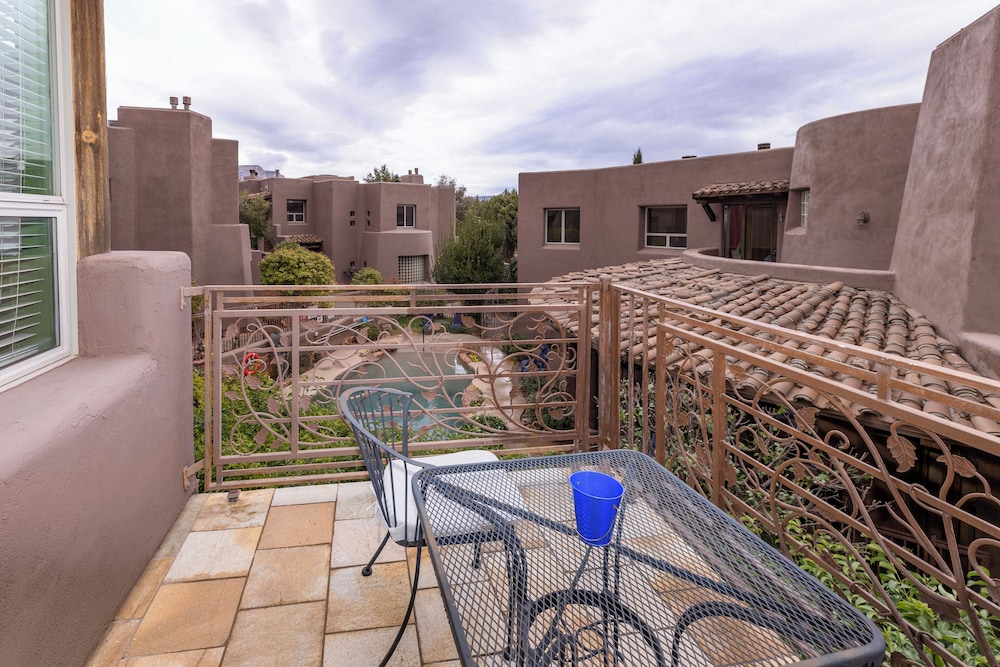 Adobe Grand Villas 72/73