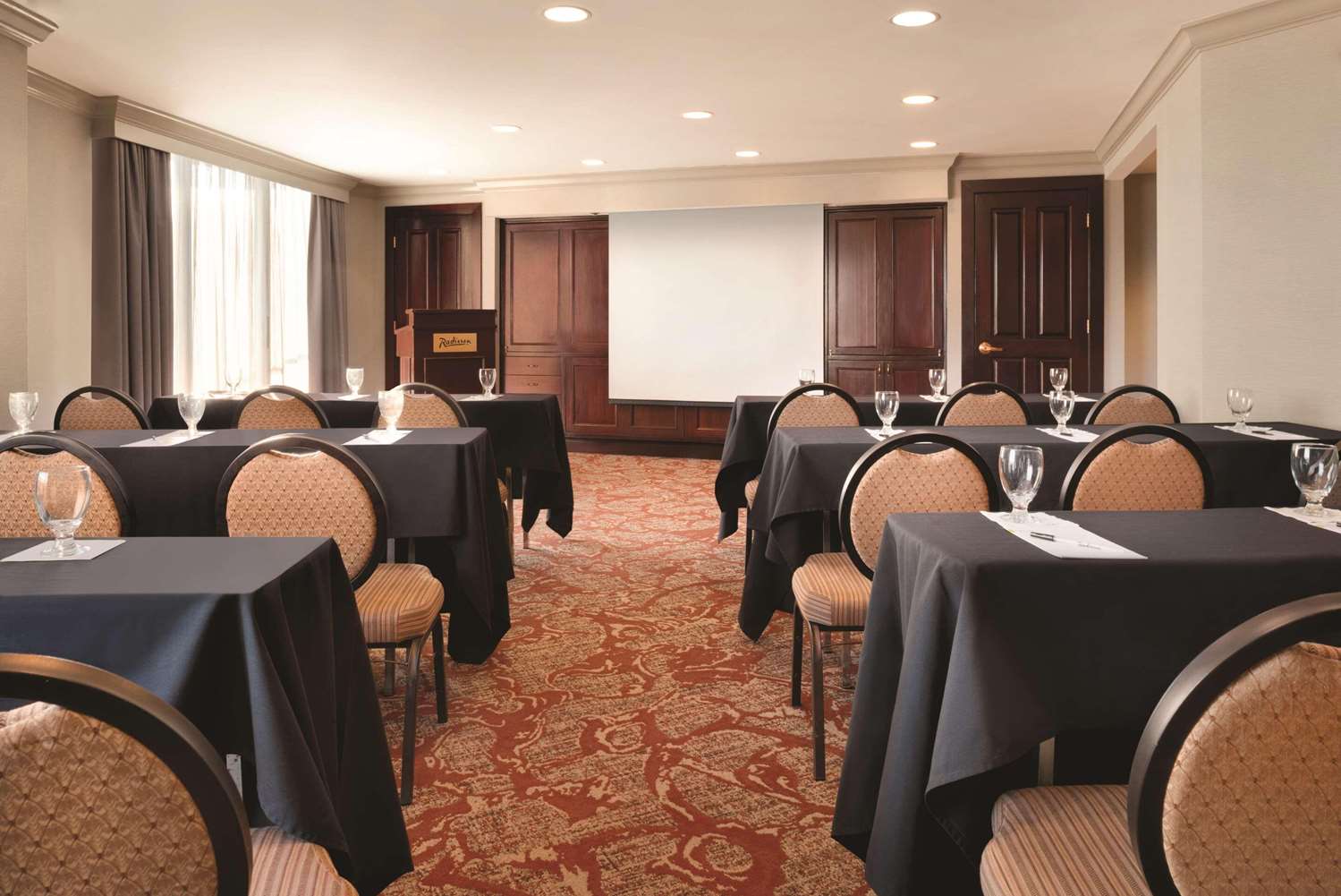 Radisson Hotel Cincinnati Riverfront 58/60