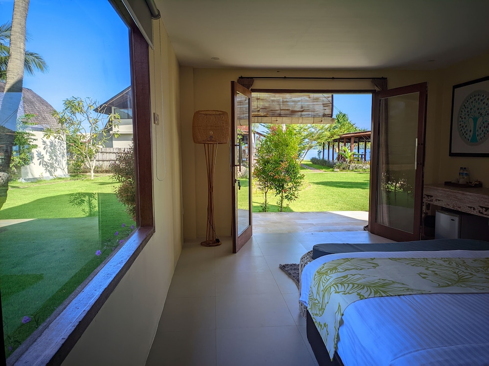 STANDARD, KING BED, POOL VIEW