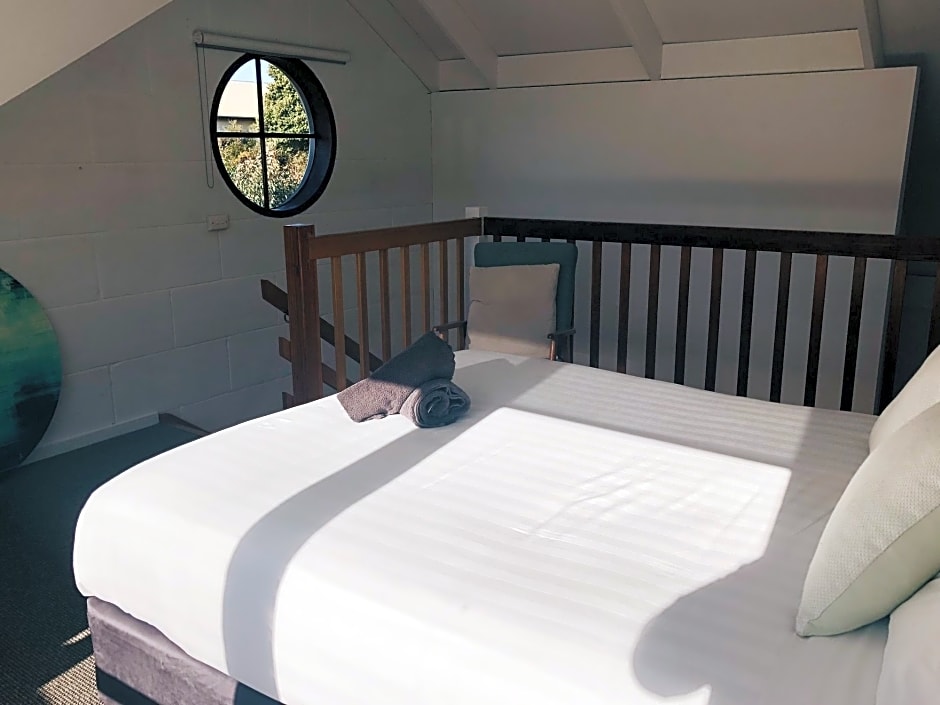 PORT O' CALL MOTEL 6/43