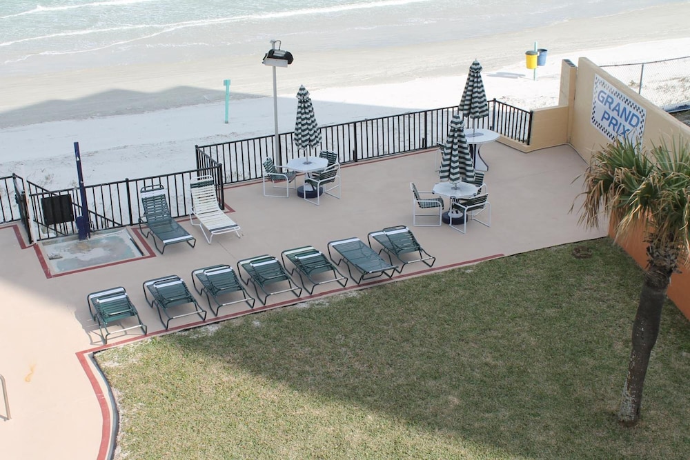 Grand Prix Motel on the Beach 47/48