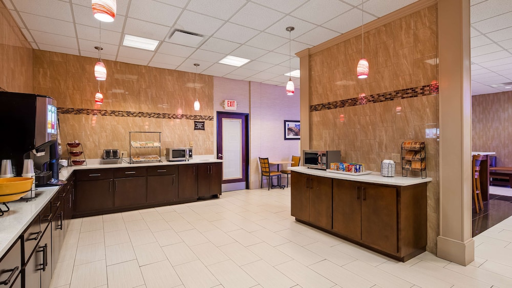 Best Western Fayetteville Inn 9/42