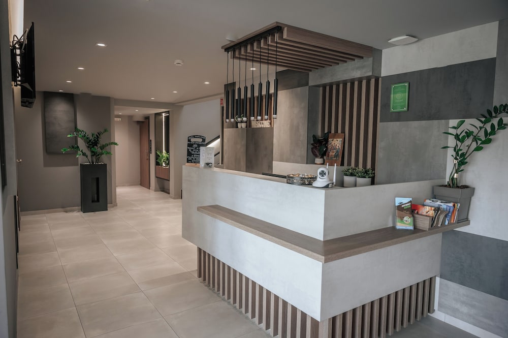 Elizabeth Queen Luxury Rooms 7/50