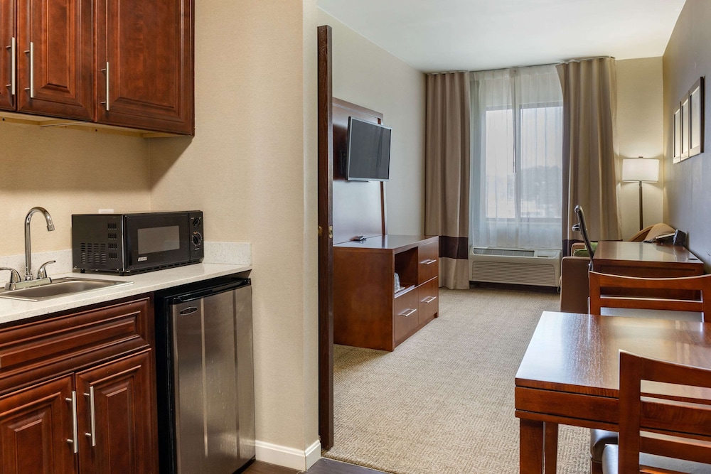 Comfort Suites Dover University Area 27/36