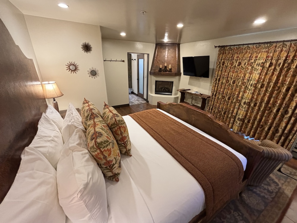 Canyon, Deluxe, King Bed