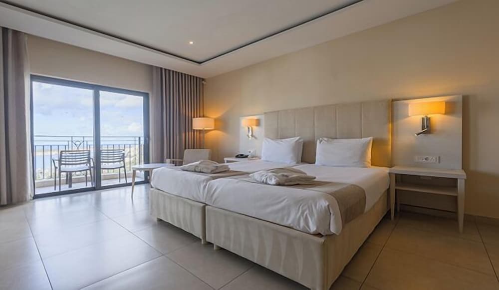 Deluxe Double Room with Garden View, Maritim Antonine Hotel and Spa Malta 4/10