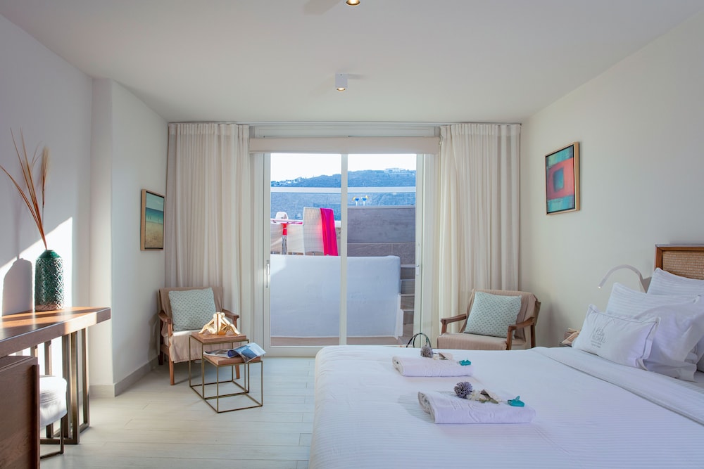 SUNSHINE, JUNIOR SUITE, SEA VIEW, OUTDOOR JETTED TUB