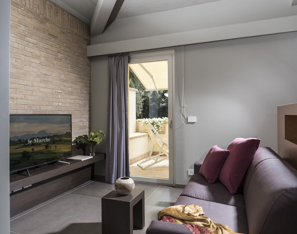 FINIS AFRICAE COUNTRY HOUSE 37/56