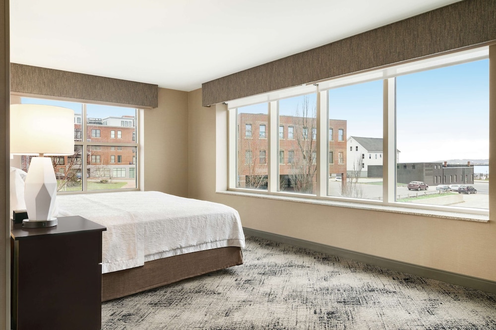 Hampton Inn Portland Downtown Waterfront 20/46
