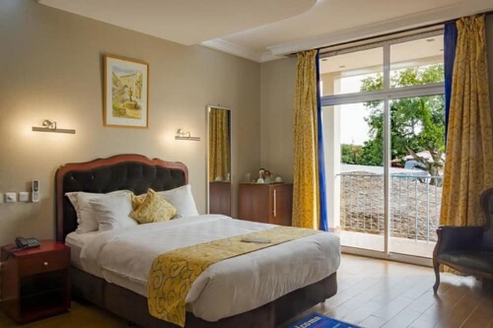 Hotel La Falaise Bonanjo 8/42