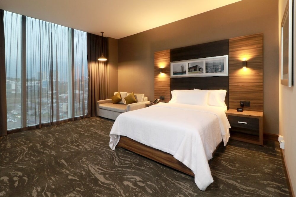 DELUXE, QUEEN BED, ACCESSIBLE