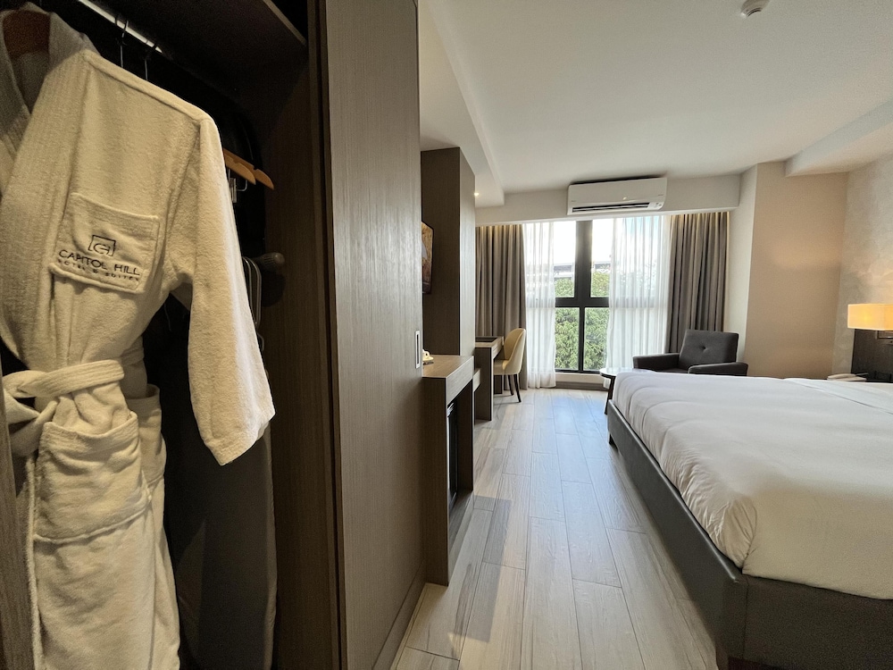 غرفة ديلوكس بسرير كينج بحوض استحمام، Capitol Hill Hotel and Suites 5/5