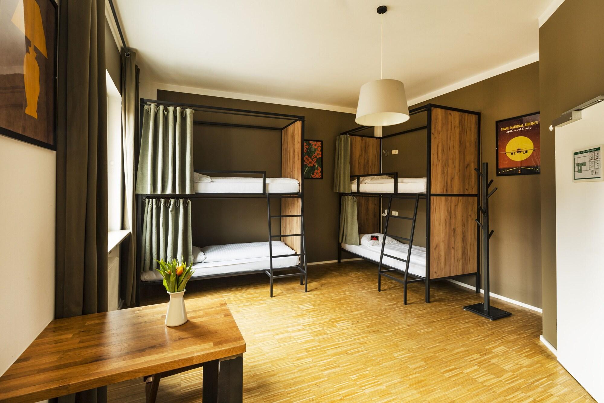 Mixed Dorm, 4 People، Five Reasons Hotel and Hostel 2/4
