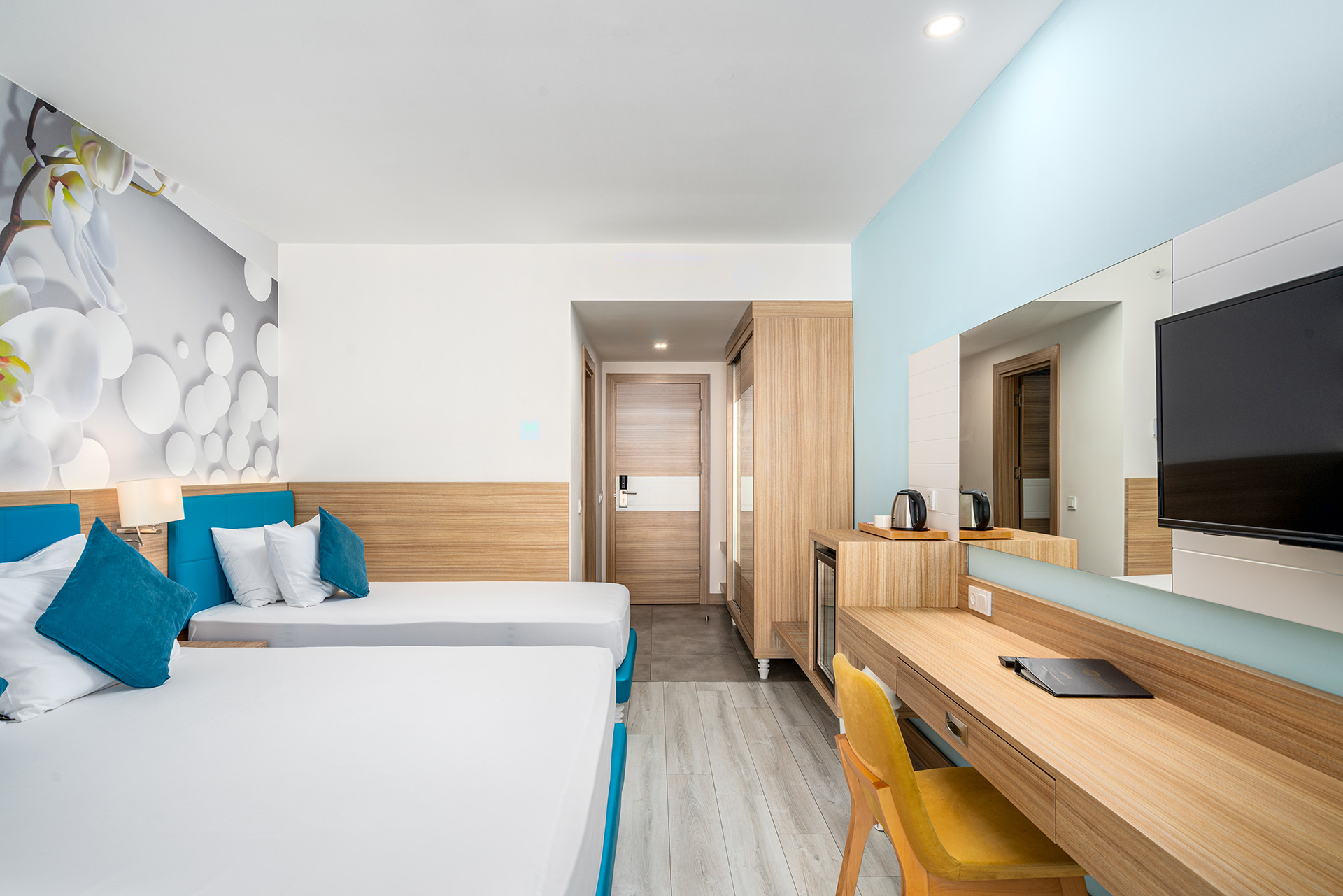 Standard, Double Bed, Side Sea View