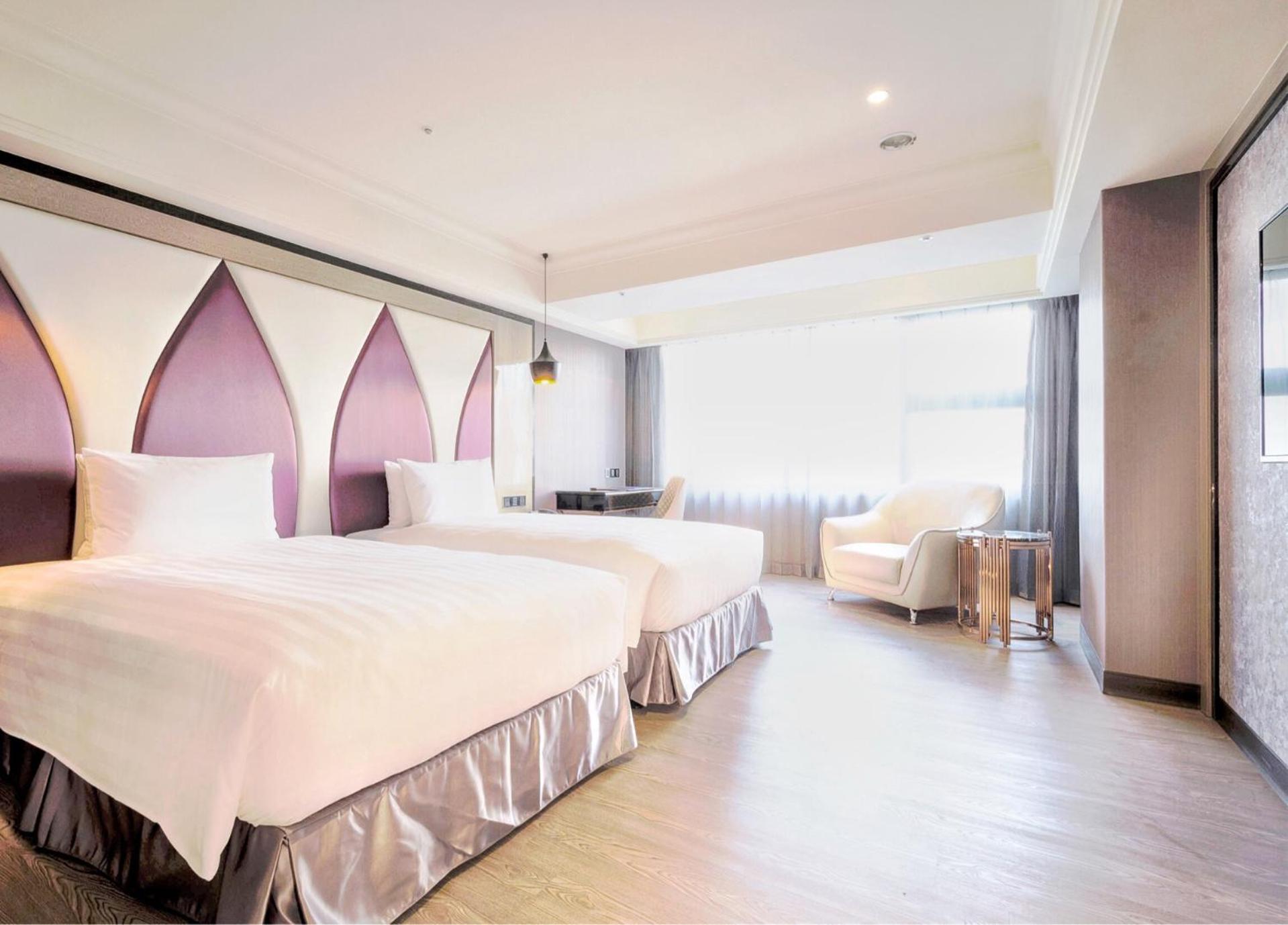Classic, Twin Beds