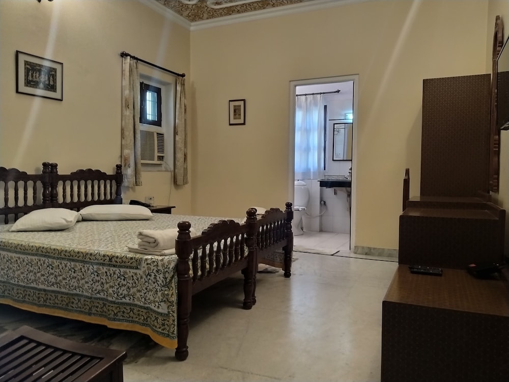 Anuraag Villa 23/65