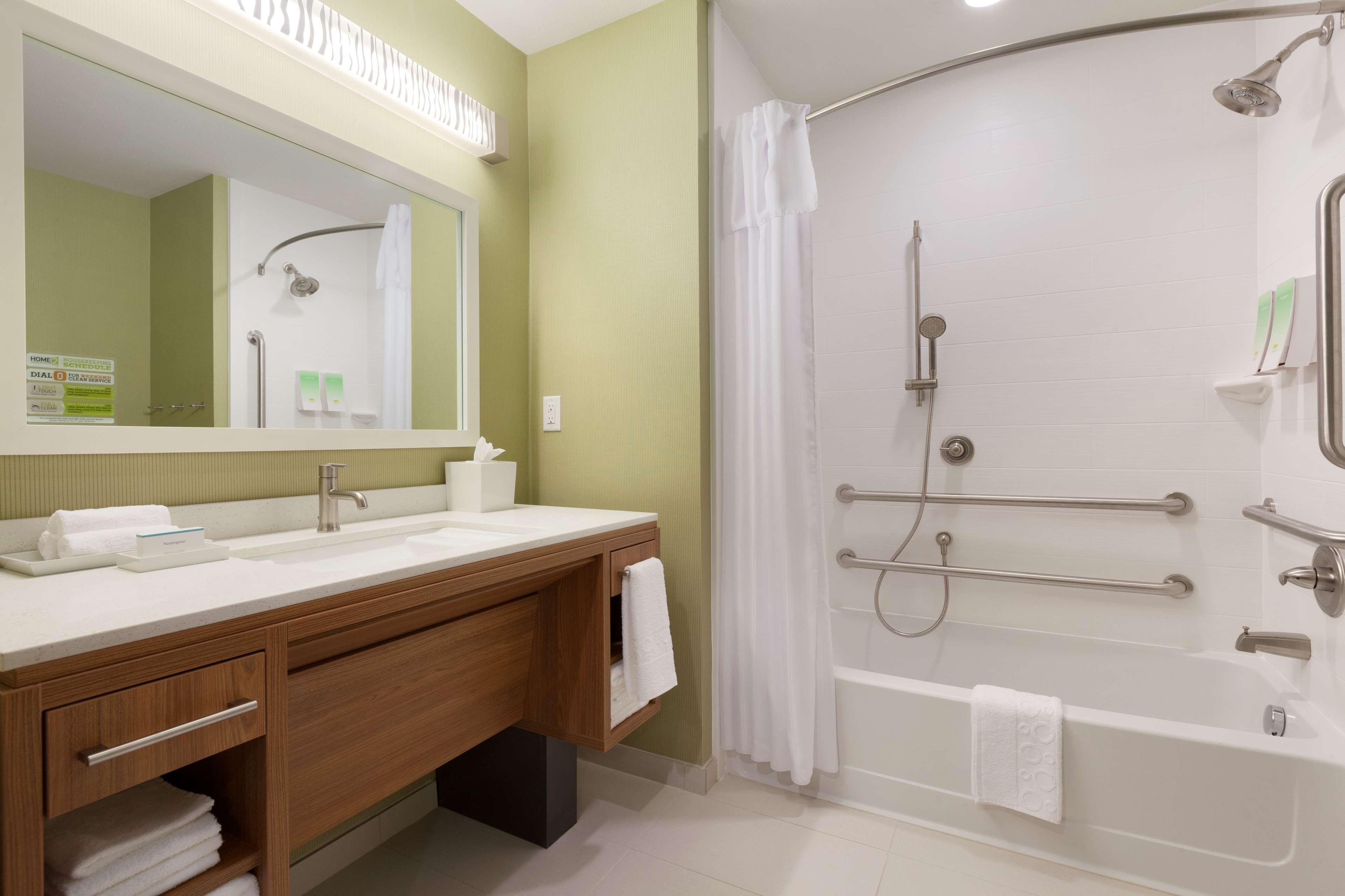 STUDIO, SUITE, KING BED, ACCESSIBLE