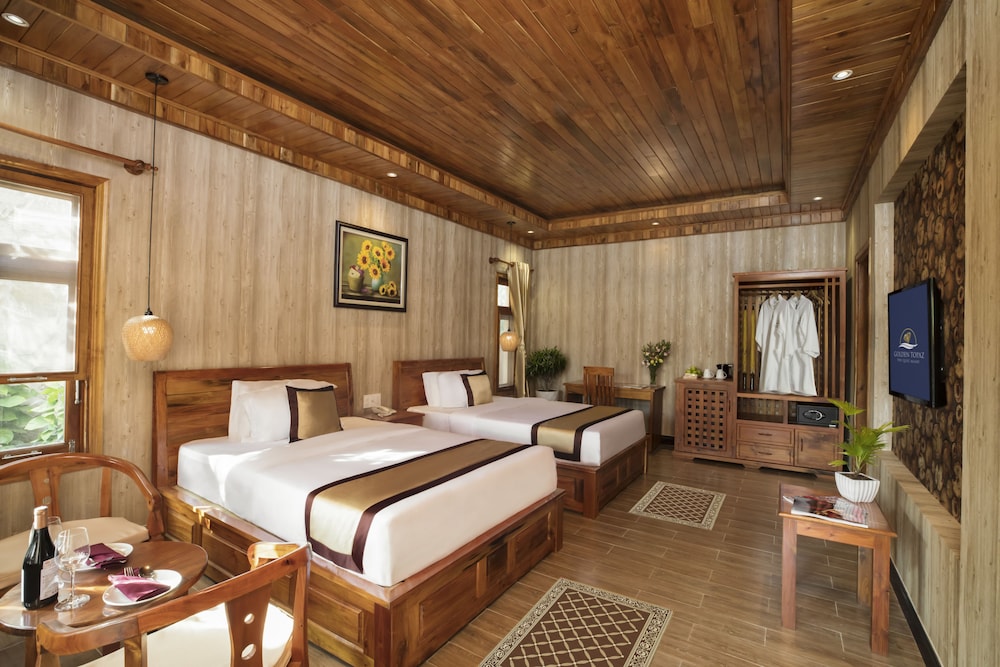 SUPERIOR, BUNGALOW, 2 DOUBLE BEDS, POOL VIEW