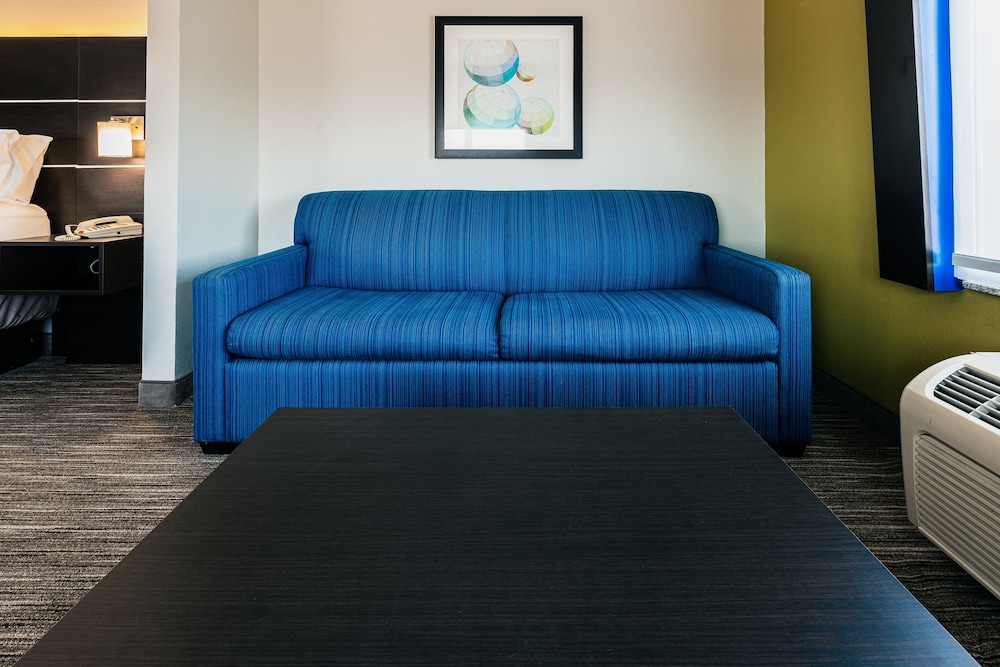 Holiday Inn Express Hotel & Suites Hamburg 37/47