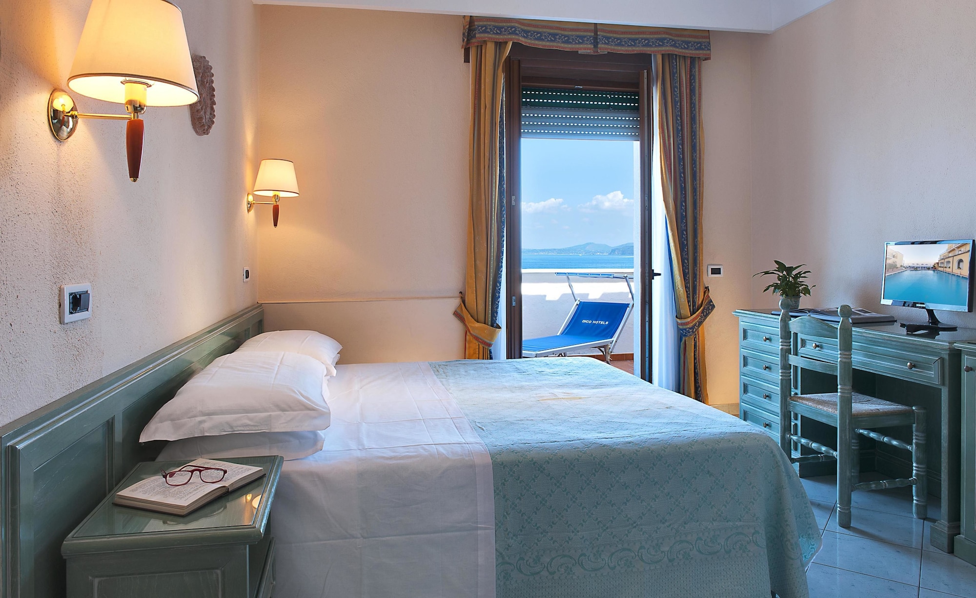 ROOM, SINGLE, DOUBLE BED