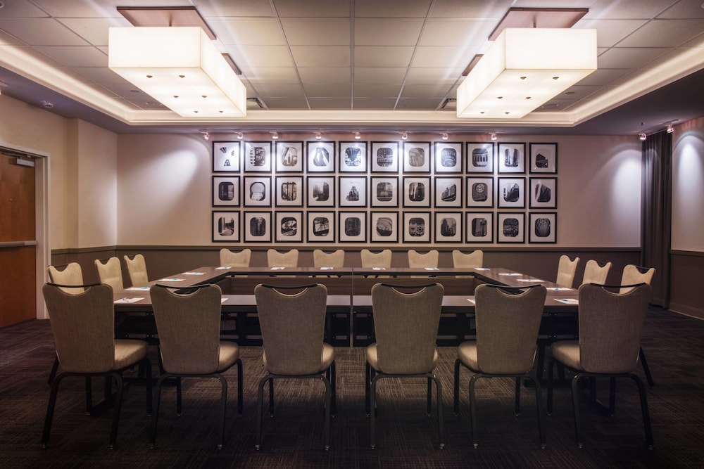 FAIRFIELD INN & SUITES CHICAGO DOWNTOWN/RIVER NORTH 46/47