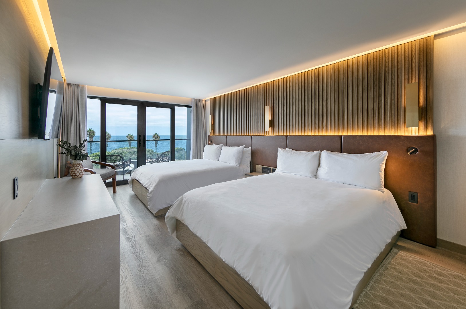 Shores, 2 Queen Beds, Ocean Front