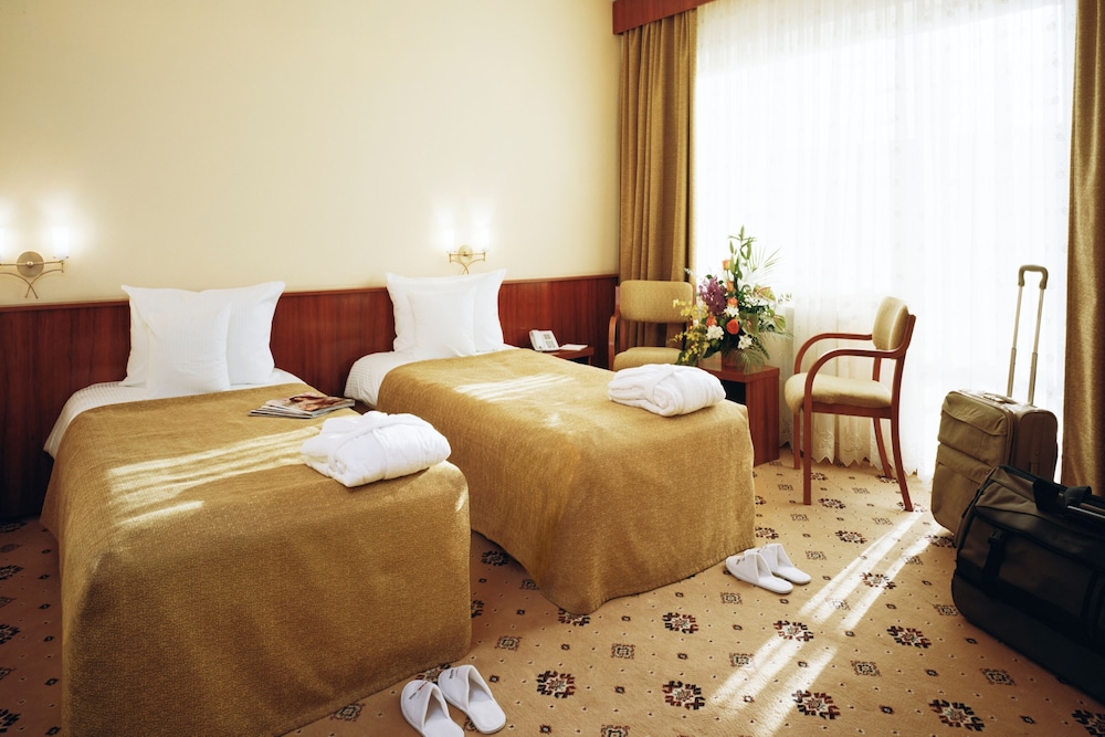ECONOMY, TWIN BEDS
